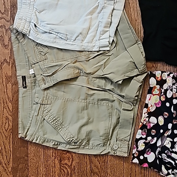 Bundle of 5 pairs of shorts - Picture 2 of 6